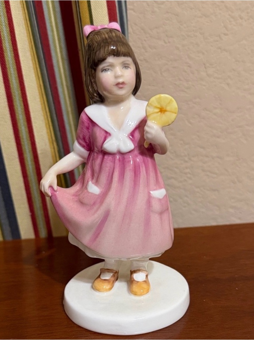 Royal Doulton England SPECIAL TREAT  HN 3663 1994 Figurine